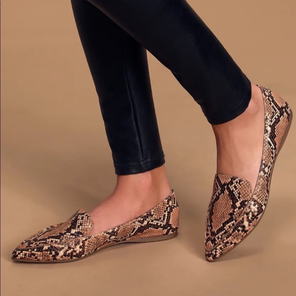 STEVE MADDEN tan snakeskin point toe flats